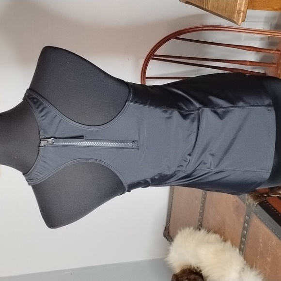 SPEEDO BLACK RAZORBACK SLEEVELESS WORK OUT TOP NWT - Picture 5 of 6